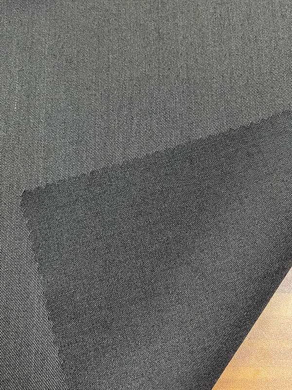 پشم مانند بافته شده AH-71723 65%T+32%R+3%W مسطح و صاف، می تواند آثار پارچه ظریف را منعکس کند و خلق و خوی نجیب پارچه را نشان دهد.